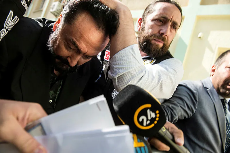 Adnan Oktar yüzlerce kızla imam nikahı kıymış - 5