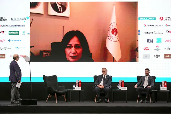 sabah-gazetesinin-duzenledigi-35-yil-sektor-bulusmalarinda-konusan-cevre-ve-sehircilik-bakani-murat-kurum-54-milyon-insan-afetlere-karsi-guvence-altin-1608203688464.jpg Sabah Gazetesi'nin düzenlediği 35. Yıl Sektör Buluşmaları'nda konuşan Çevre ve Şehircilik Bakanı Murat Kurum: 54 milyon insan afetlere karşı güvence altında-3