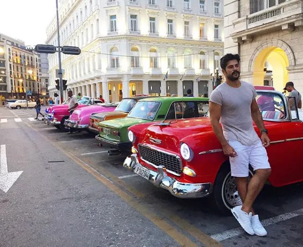 Burak Özçivit, hemoroid ameliyatı olacak-6
