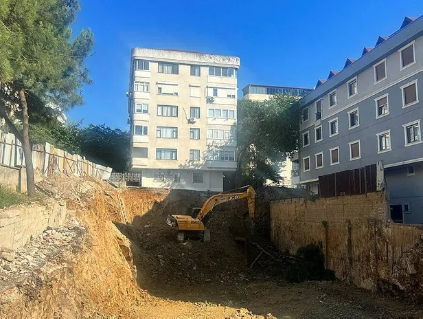 Maltepe'de bir inşaattan hafriyat alırken yan binanın otoparkı çökünce bina mühürlendi-3