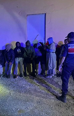 Kuşadası'nda 27 kaçak göçmen yakalandı