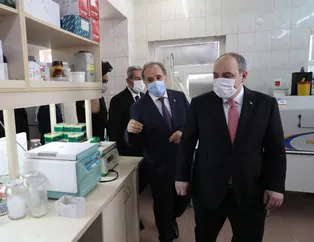 Kovid-19'a karşı aşı çalışmaları tam gaz devam ediyor! Bakan Varank'tan üretim tesislerine bayram ziyareti