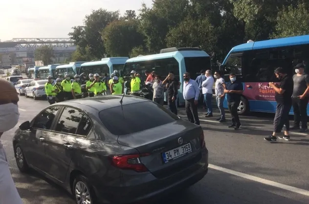 Minibüsçüler, taksi olmak için eylem yaptı!