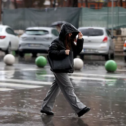Meteoroloji uyardı: 68 il için şiddetli yağış ve fırtına alarmı! İstanbul’da kar aniden bastıracak