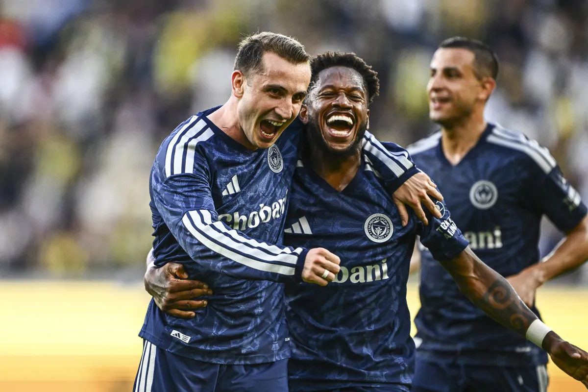 fred-fenerbahceden-ayrildi-yeni-takimi-kesinlesti-1786638154369.jpg Fred Atletico Mineiro ile 3.5 yıllık sözleşme imzalayacak