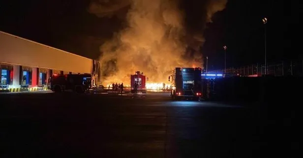 Kocaeli’de zincir market deposunda çıkan yangın söndürüldü!