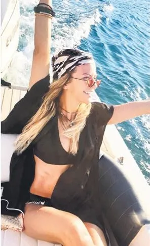İvana Sert tatil rotasını değiştirdi! Bu kez Bozcaada'ya gitti