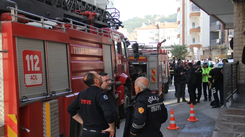 Tokat'ta otel yangını! Paniğe kapılan müşteri 3. kattan aşağıya atladı-4