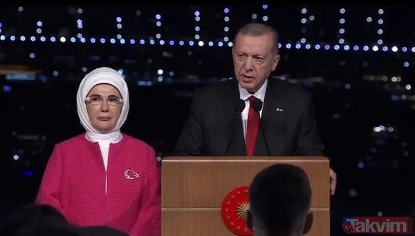 Başkan Erdoğan 'Türkiye Yüzyılı' butonuna bastı! Boğaz'da tarihi 'Cumhuriyet' şöleni: Nefes kesen havai fişek ve drone gösterisi - 1