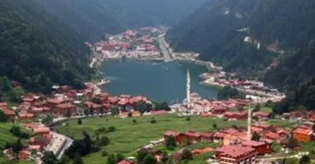 Trabzon’un turizm cenneti Uzungöl’deki kaçak yapılar yıkıldı...