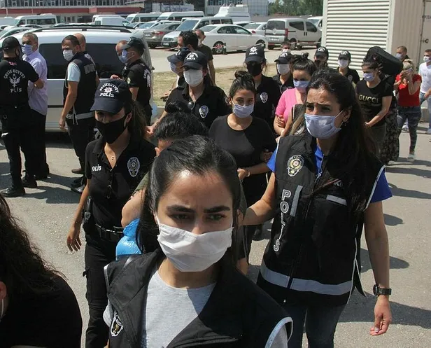 Tefeci çetesine polis baskını: Binbir surat Zeynep borç kağıdını yutmaya çalışıp polisin parmağını ısırdı-4