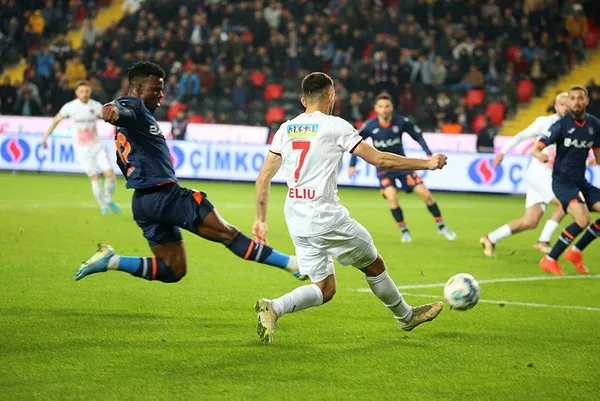 gaziantep-fk-son-dakikada-atti-puani-kapti-gaziantep-fk-1-1-basaksehir-mac-sonucu-1672935784816.jpeg