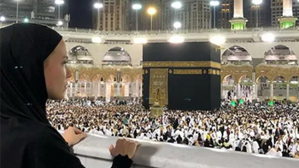 Ünlü sunucu Pelin Çift yeni yılı Mekke'de karşıladı! Pelin Çift kimdir?-1
