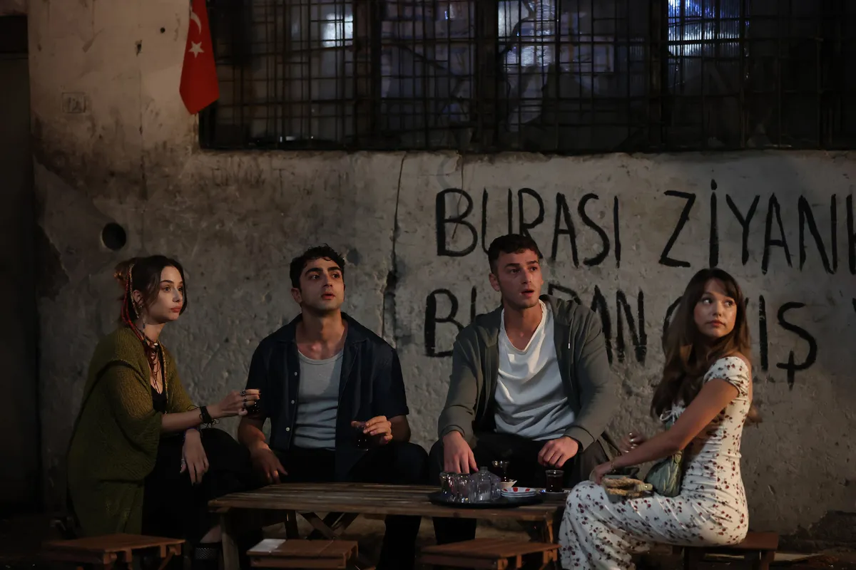 alti-ustu-istanbul-8-bolumuyle-zirveye-yerlesti-1785829241575.jpg Altı Üstü İstanbul 8. bölümüyle zirveye yerleşti: Aşkları intikam ateşini yaktı!-5