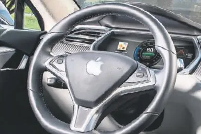 Fişi prize takıyor-1