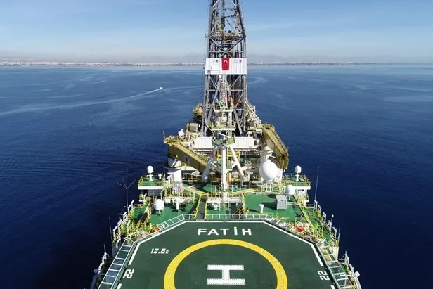 Fatih Gemisi Kıbrıs'ın batısında doğalgaz ve petrol aramaya başladı-1
