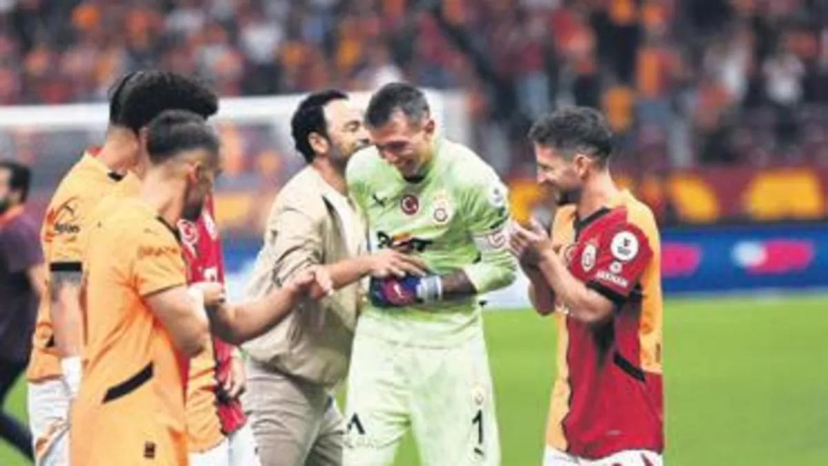 Muslera’ya 3 maç ceza