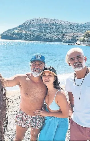 Ebru Şahin ile Cedi Osman balayı rotlarını Çeşme'den, Sakız Adası'na çevirdi