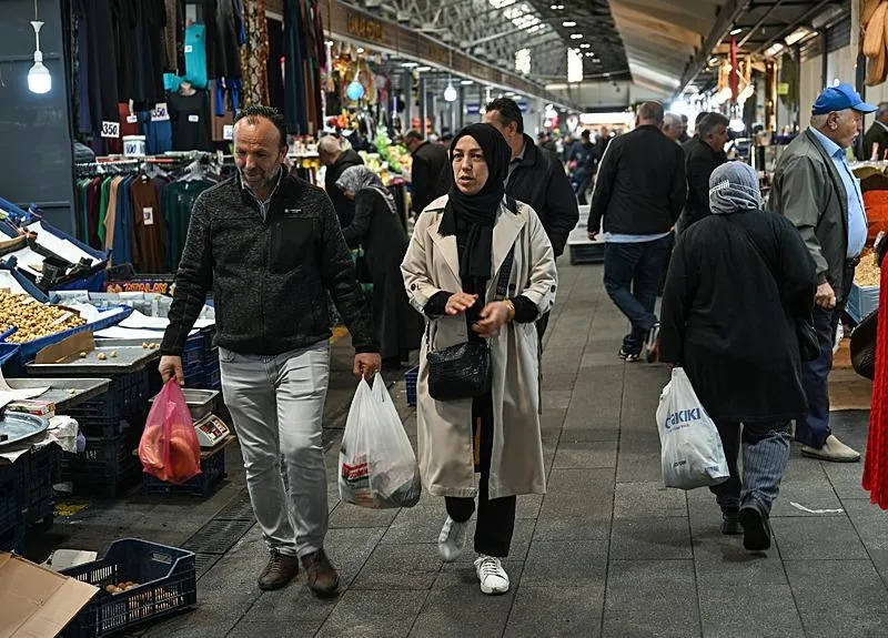 Boykot çağrısı sokakta karşılık bulmadı. (AA)