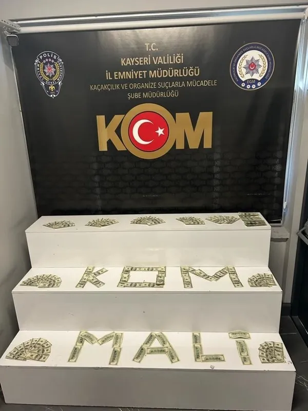 1691525243265.jpeg Piyasaya sürülmeye çalışılan sahte 14 bin dolar ele geçirildi!-2