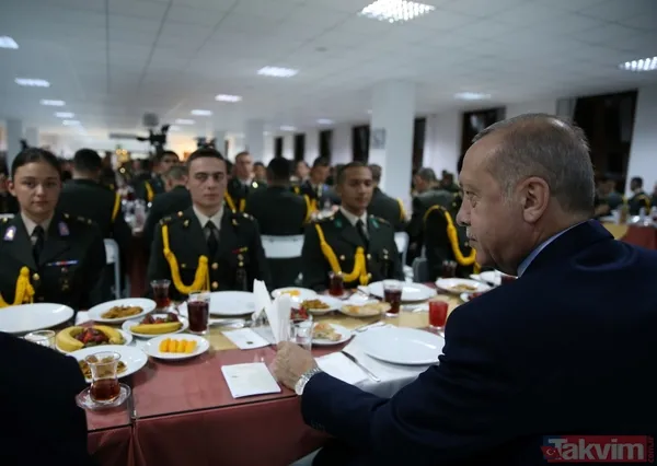 Başkan Erdoğan, Milli Savunma Üniversitesi öğrencileriyle iftar yaptı - 10