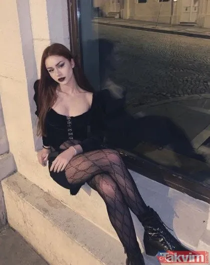 Sihirli Annem’in minnoş Toprak'ı büyüdü oldu afet-i devran! Jennifer Boyner süper minisi göğüs dekoltesiyle yaktı geçti - 17