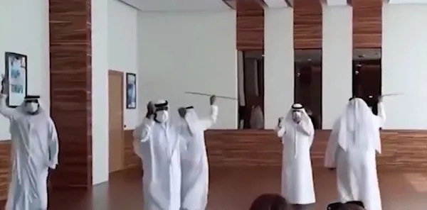 son-dakika-israilli-heyet-birlesik-arap-emirliklerinde-dansla-karsilandi-1622017799029.jpg SON DAKİKA: İsrailli heyet Birleşik Arap Emirlikleri'nde dansla karşılandı-4