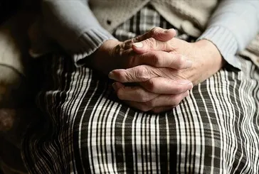 El yazısındaki bozulma parkinson habercisi olabilir mi? İşte hastalığın tüm evreleri