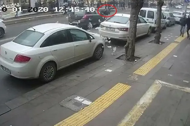 Cezadan kurtulayım derken elindeki paralar yola saçıldı! Yer: Ankara