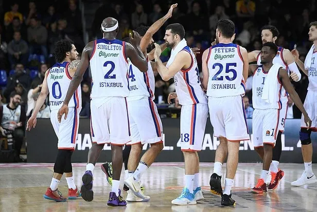 Anadolu Efes liderliğini korudu! Barcelona: 82 - Anadolu Efes: 86 (MAÇ SONUCU)-1