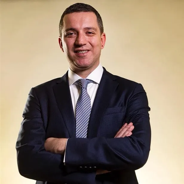 erinc-sagkan-kimdir-kac-yasinda-nereli-tbbnin-yeni-baskani-erinc-sagkan-hakkinda-bilgiler-esi-cocuklari-ailesi-biyografisi-1638715285634.jpg TBB'nin yeni başkanı Erinç Sağkan hakkında bilgiler eşi, çocukları, ailesi, biyografisi... Erinç Sağkan kimdir, kaç yaşında, nereli?-2