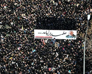 Süleymaninin cenazesinde izdiham: Ölü ve yaralılar var