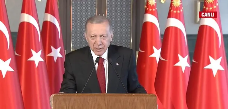 baskan-erdogandan-deprem-konutlari-teslim-toreninde-onemli-aciklamalar-secim-sonrasi-icin-felaket-senaryosu-ca-1710848671478.jpeg Başkan Erdoğan'dan deprem konutları teslim töreninde önemli açıklamalar: Seçim sonrası için felaket senaryosu çalışanlar var takipteyiz-5