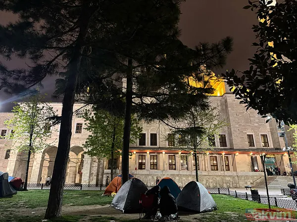 İstanbullu deprem sonrası geceyi dışarıda geçirdi: Parklar bahçeler camiler... - 22