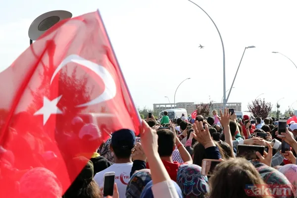 Türk Yıldızları ve SOLOTÜRK'ten nefes kesen gösteri! - 4