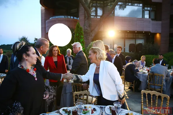 Cumhurbaşkanı Erdoğan İstanbul'da sanatçı ve sporcularla iftar yaptı - 8