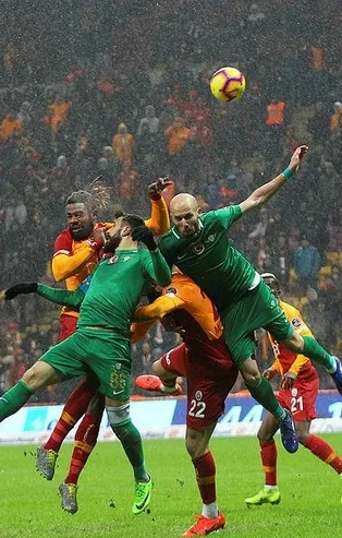 Kostas Mitroglou Galatasaray'ı son dakika golüyle ipten aldı | Galatasaray 1-0 Akhisar
