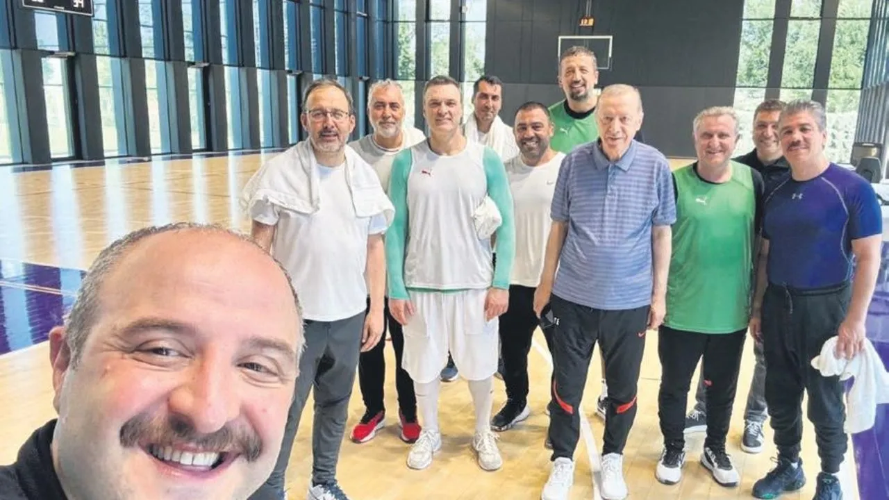 Başkan Erdoğan’dan KKTC dönüşü Külliye’de basketbol maçı!