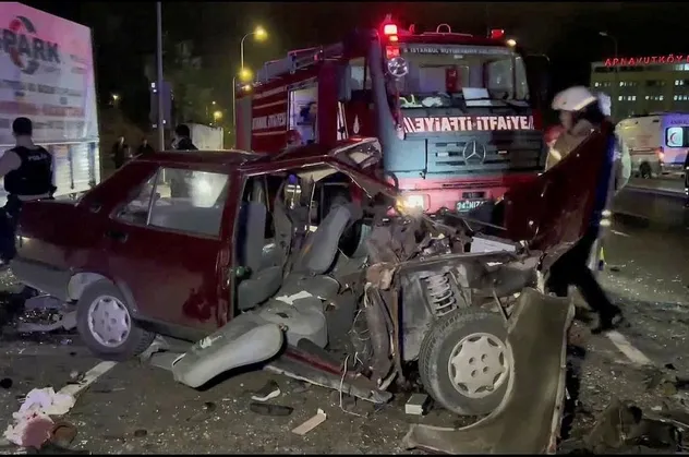 İstanbul, Arnavutköy'de kan donduran kaza! 2 kişi hayatını kaybetti, 7 kişi ağır yaralandı