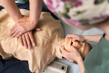 Doğru kalp masajı hayat kurtarıyor: İlk yardımda sakın bu hataları yapmayın!