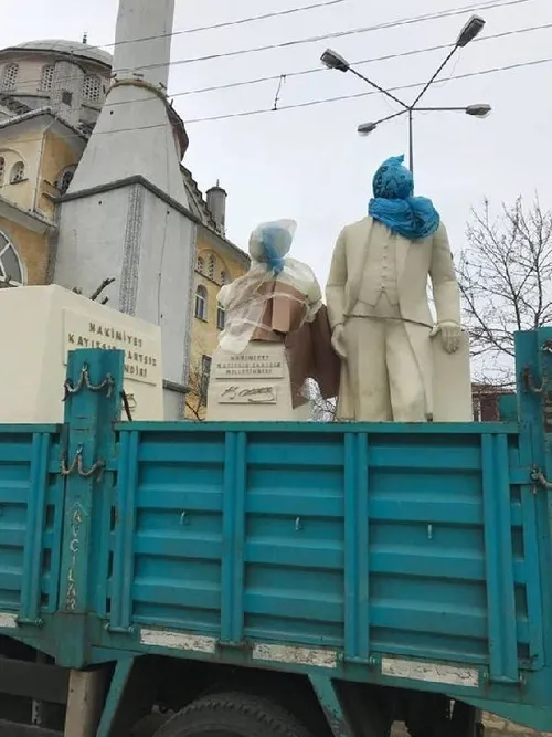 CHP, Atatürk'ün kafasına çöp poşeti geçirdi-1