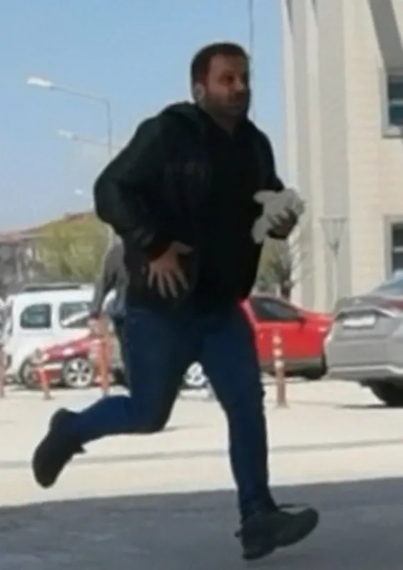 kopan-3-parmagini-arkadaslari-hastaneye-yetistirdi-1650462364786.jpg Kopan 3 parmağını arkadaşları hastaneye yetiştirdi-2