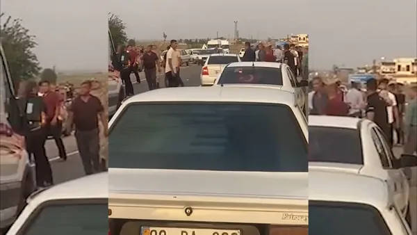 trajikomik-olay-trafik-kazasi-sonrasi-cikan-kavgayi-jandarma-havaya-ates-acarak-ayirdi-1651750165825.jpg Trajikomik olay: Trafik kazası sonrası çıkan kavgayı jandarma havaya ateş açarak ayırdı-5