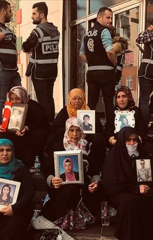 Evlat nöbetindeki ailelere çirkin saldırı!