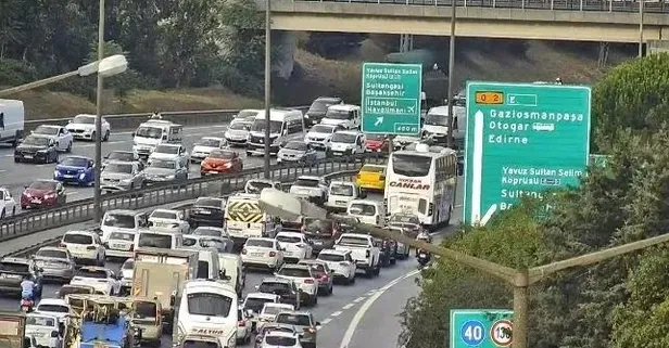 TEM Hasdal mevkiinde trafiği durma noktasına getiren kaza! Uzun araç kuyrukları oluştu | İSTANBUL YOL DURUMU