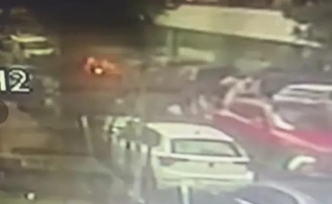 istanbulu-saganak-yagis-vurdu-araclar-yollarda-mahsur-kaldi-iett-otobusunu-su-basti-yolcular-ayakta-durmakta-z-1702739071042.jpeg İstanbul'u sağanak yağış vurdu! Araçlar yollarda mahsur kaldı | İETT otobüsünü su bastı: Yolcular ayakta durmakta zorlandı-10