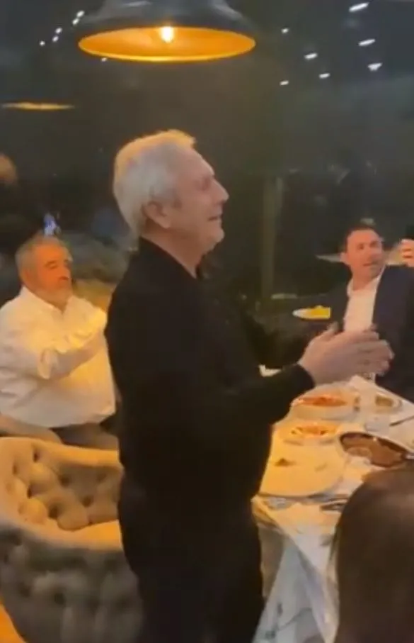 aziz-yildirim-69ncu-yas-gununu-kutladi-aykut-kocaman-surprizi-1635884709804.jpg Aziz Yıldırım 69'ncu yaş gününü kutladı! Aykut Kocaman sürprizi-2