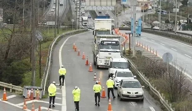 Şehirler arası otobüs ve uçak seferleri başladı mı? Berber, AVM, seyahat yasağı, okulların açılması için tarih verildi!-2