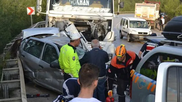 Bilecik'te korkunç ölüm! 2 TIR'ın arasında kaldı...-2