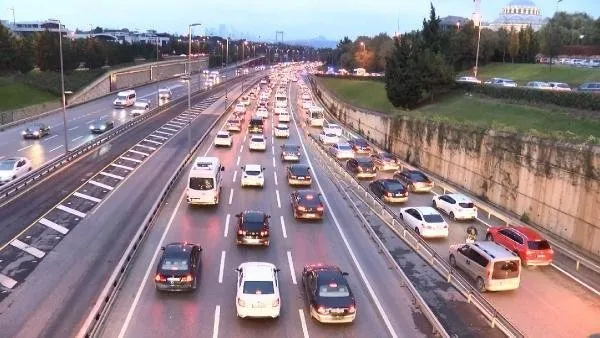 15 Temmuz Sehitler Koprsu Nde Trafik Yogunlugu Istanbul Anlik Yol Durumu Takvim